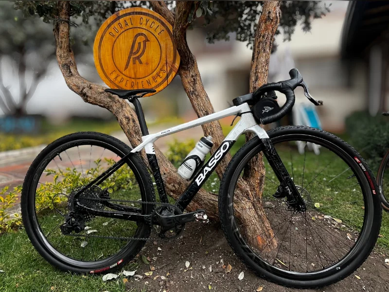 Bicicleta de gravel Basso Palta disponible para alquiler en Rural Cycle