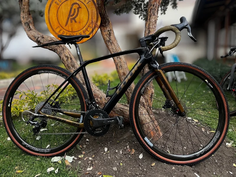 Bicicleta de gravel Look Optimum+ disponible para alquiler en Rural Cycle